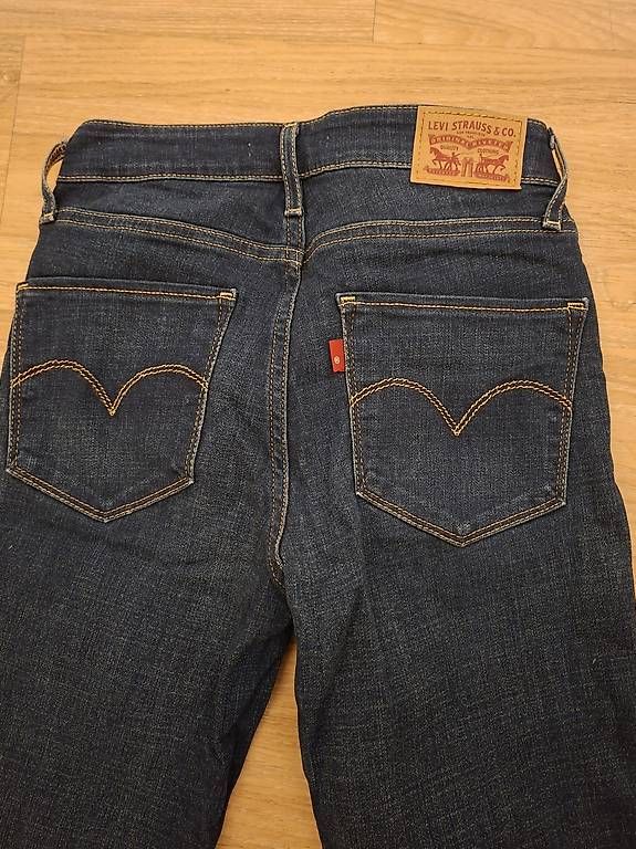 Jeans: Levis Jeans  – Usato da Bern venduto da ANIP 1