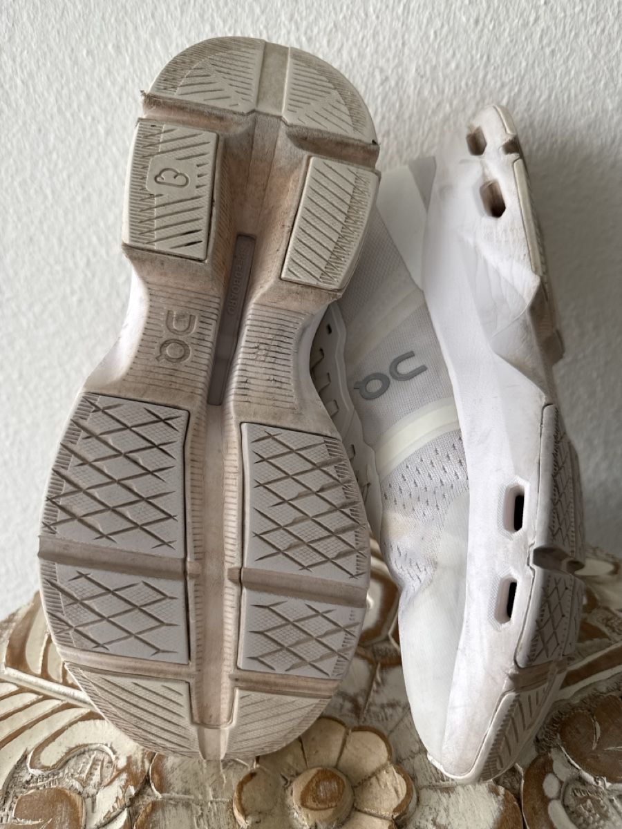 On Chaussures hommes: ON Cloudace Laufschuhe Weiss Grösse 42.5 – D'occasion à Zürich par sha_vw65 8