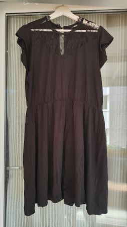 Sommerkleid von ONLY mit Spitze Gr. XXL, top Zustand