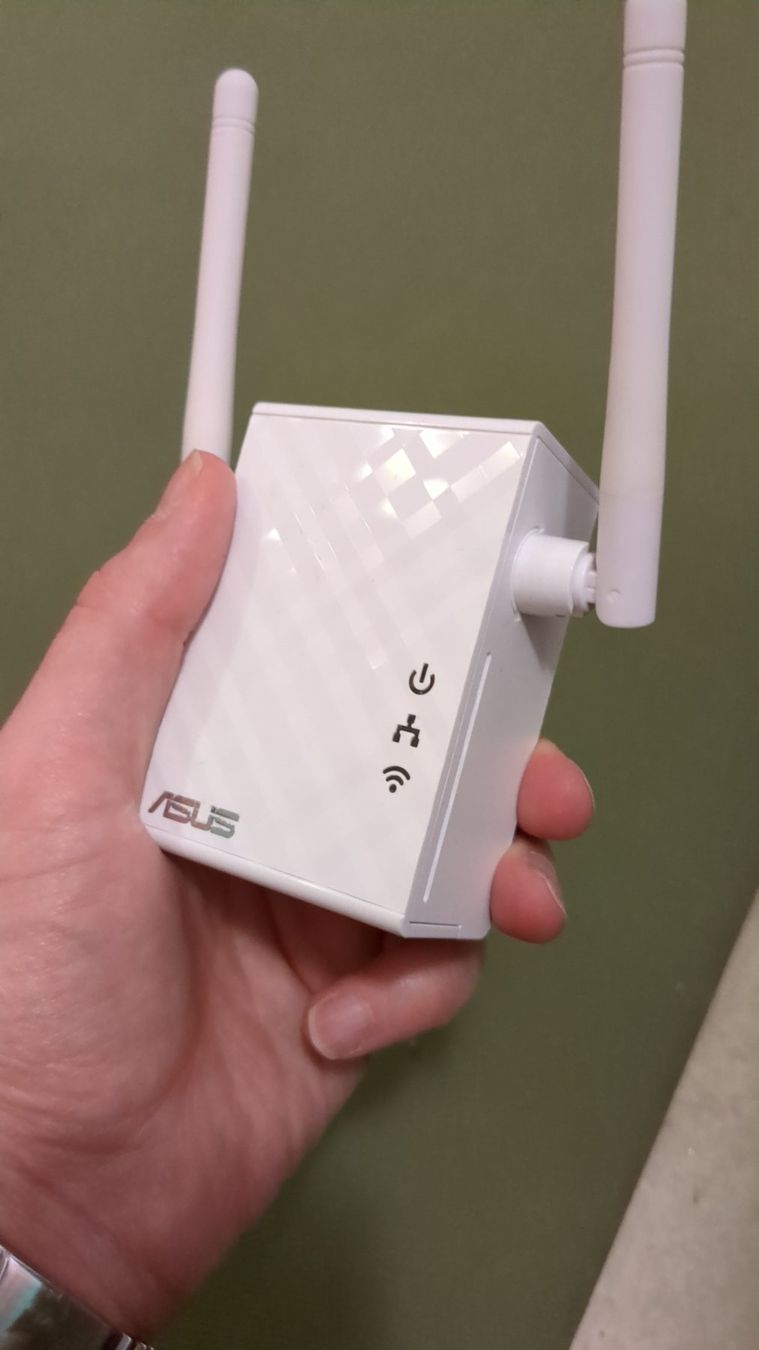 Wlan: ASUS Repeater – Gebraucht aus Basel von haferkleie