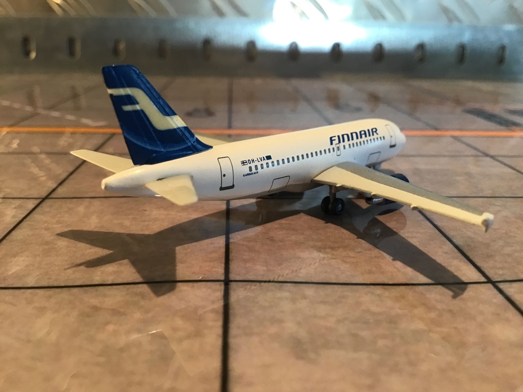 Herpa Kit di modellismo & Modellini statici: HERPA AIRBUS A319  1:500 – Usato da Männedorf venduto da Spezial-Modelle 3