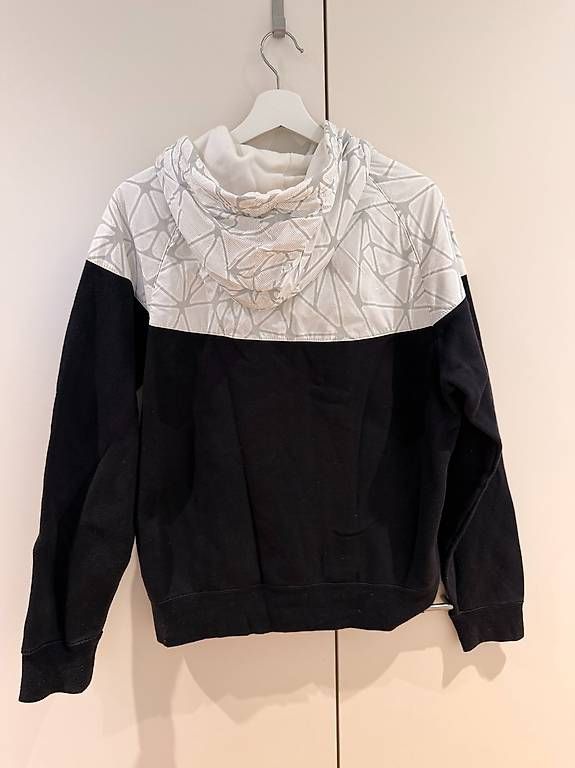 Giacche: Nike Jacke weiss/schwarz – Usato da Hindelbank venduto da sarahcw 1