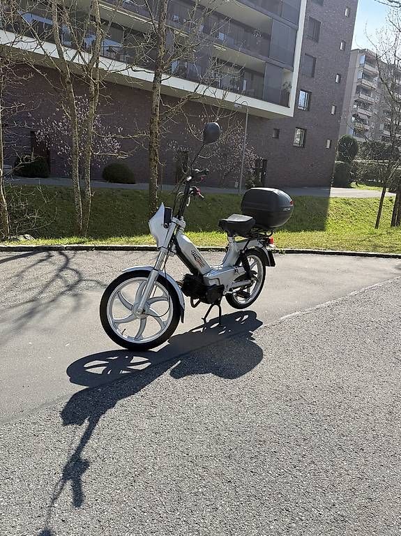 Cyclomoteurs: Tomos Quadro mit Helm und Box inkl. VB – D'occasion à Luzern par justjana