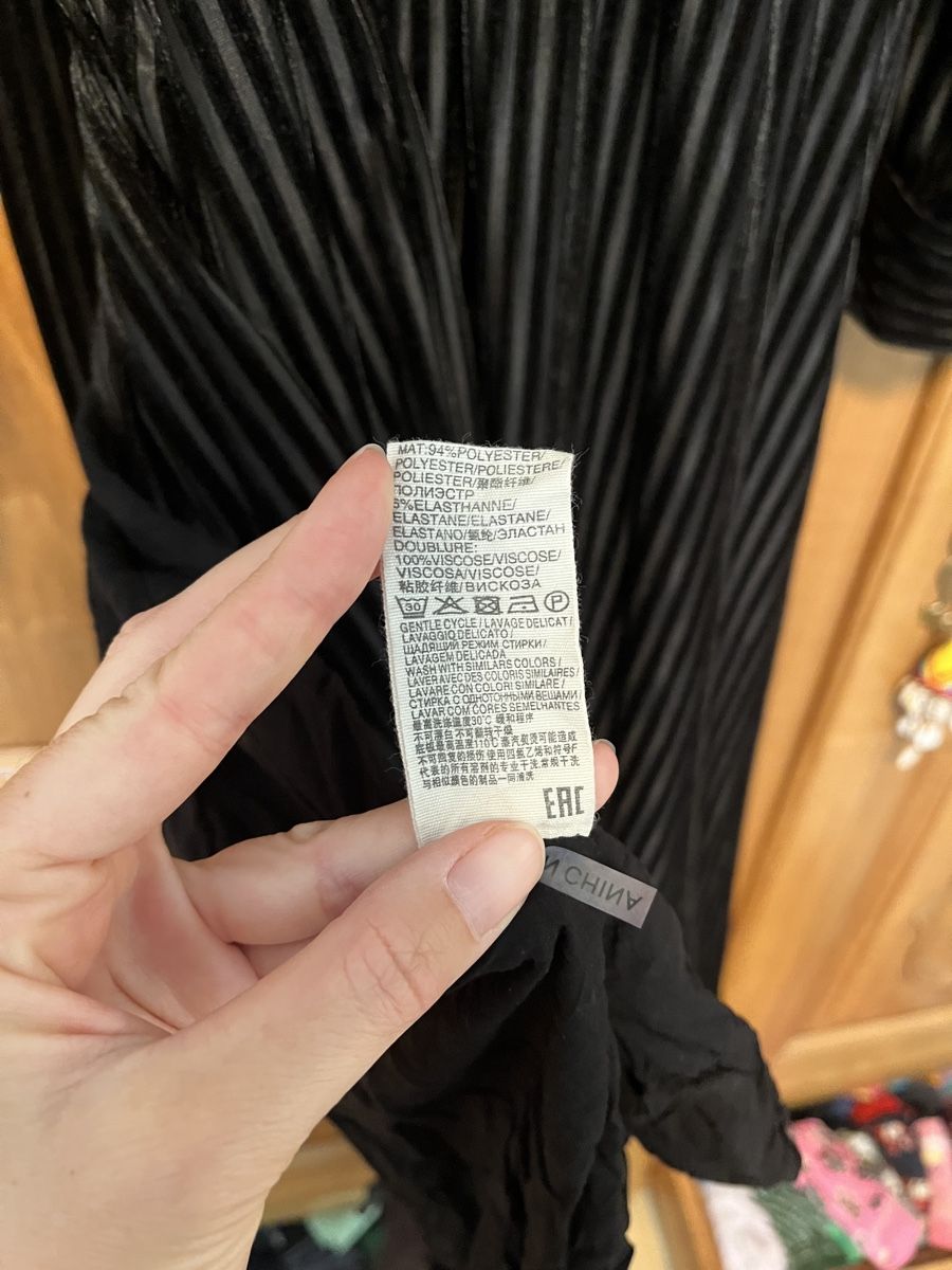 Kleider: Suncoo Kleid Gr. S schwarz Samt – Gebraucht aus Rotkreuz von zisii 1