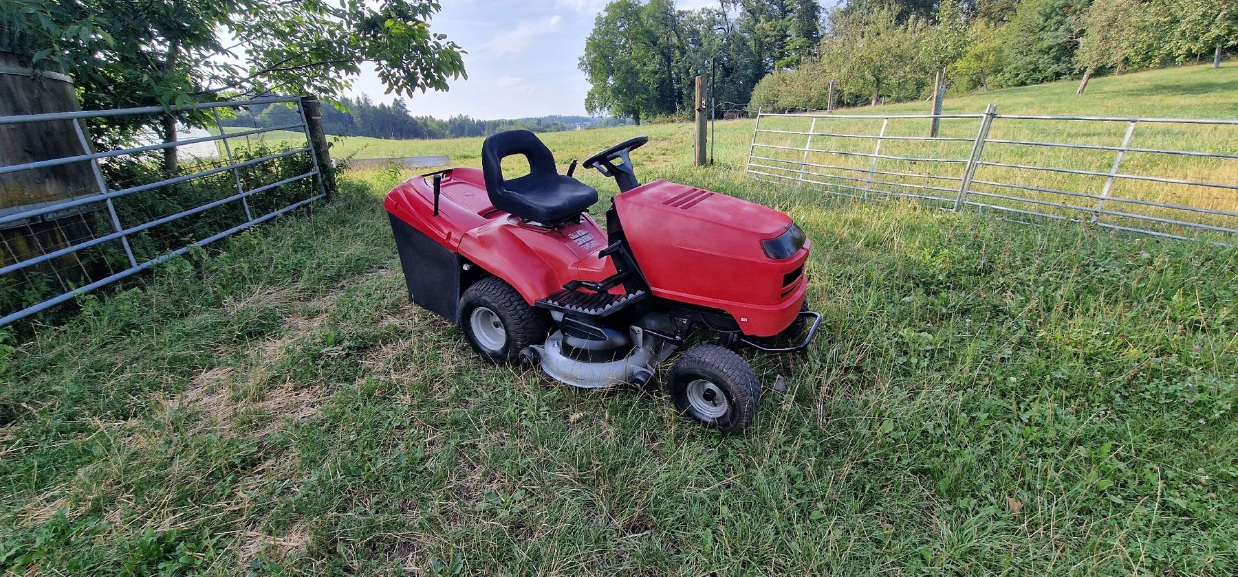 Honda Tondeuses à gazon: Aufsitzmäher Honda HF2216 Rasentraktor – D'occasion à Tagelswangen par Axel_36