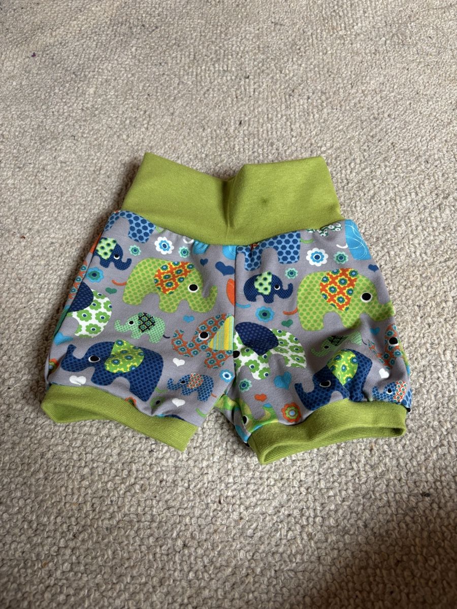 Pantalons: Neue Handmade Pumphose kurz 62/68 – Neuf avec emballage d'origine à Latterbach par eselin23