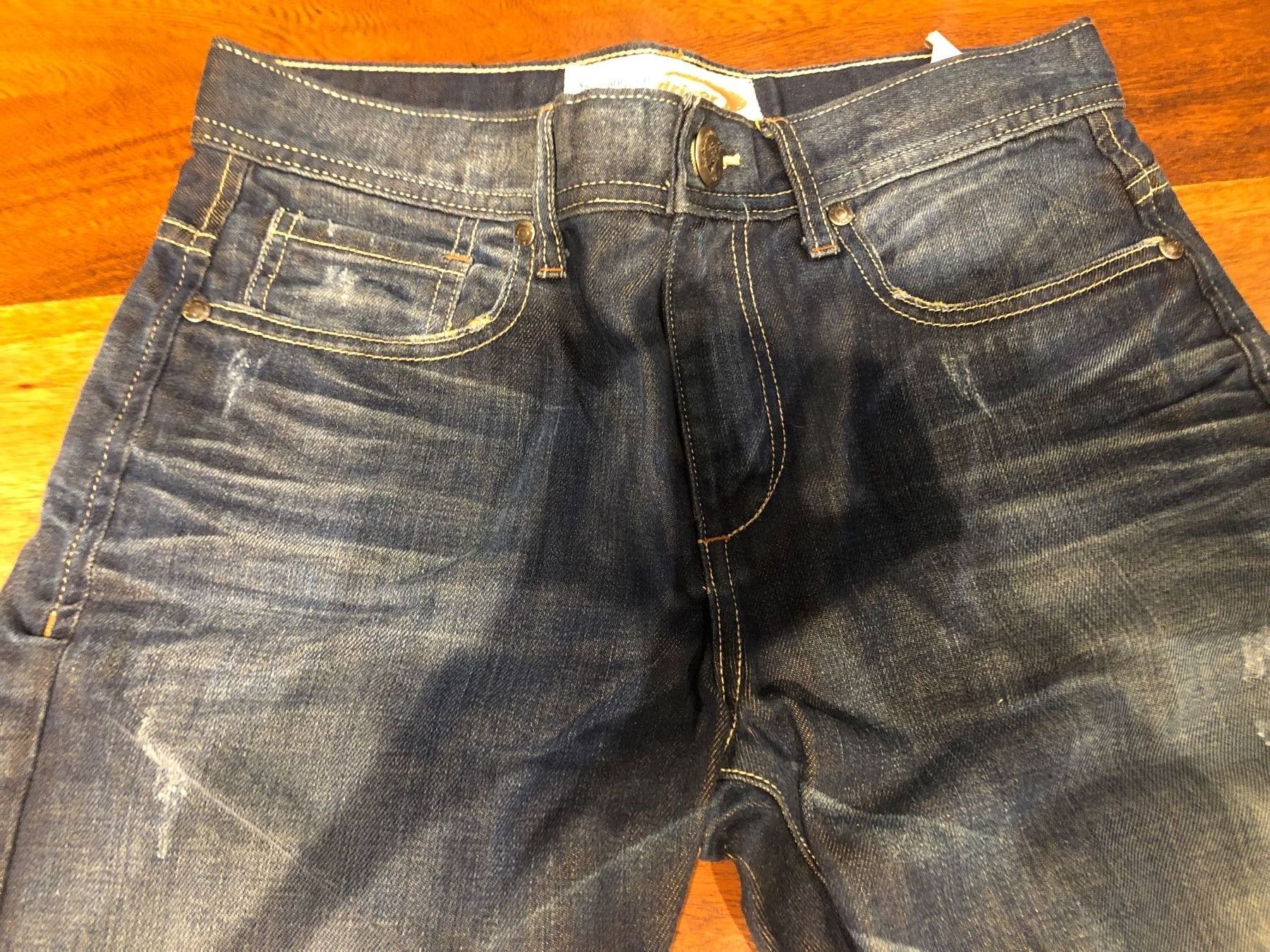 Jeans: JEANS SHORTS GR. 31 – Usato da Andwil SG venduto da schmei 1
