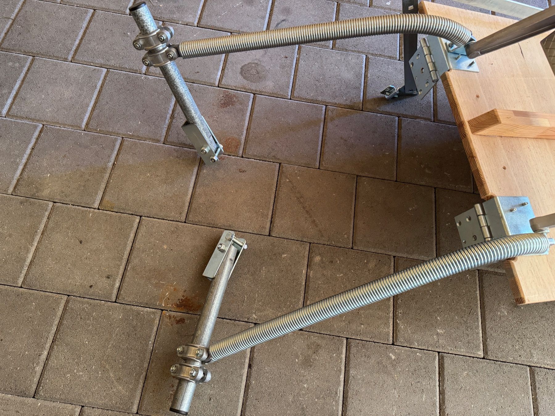 Treppen: Scherenteppe mit Handlauf als Wandeinstieg – Gebraucht aus Chur von Kalafi 4