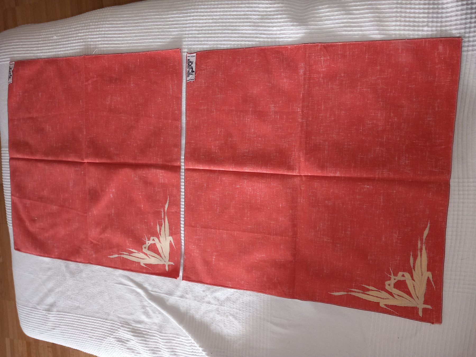 Altra biancheria da tavola: Hermes 4 sets de tables + 4 serviettes – Usato da Le Grand-Saconnex venduto da Rgt87 6