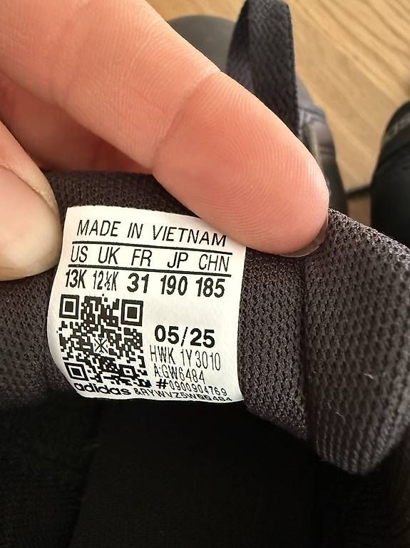 Scarpe per ragazzi: Adidas Sneaker Gr. 31 – Usato da Gwatt (Thun) venduto da Bennae 3