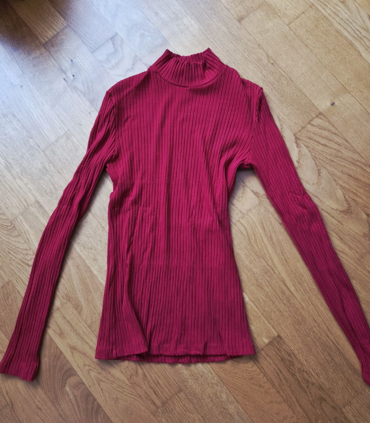Pulls & Sweat-shirts: Roter Rollkragenpullover, Edited, Gr. S – D'occasion à Fislisbach par mgr_yy8b