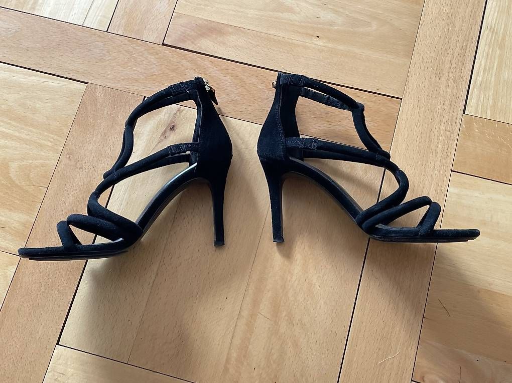 Sandro Scarpe da donna: Sandales Sandro en daim noir  T. 38 – Usato da Lausanne venduto da generation 3