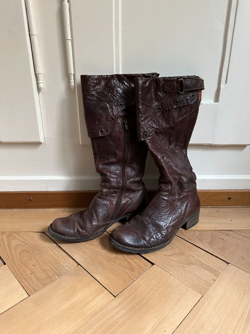 Scarpe da donna: Leder Stiefel dunkelbraun - 37 – Usato da Zürich venduto da Diazaio