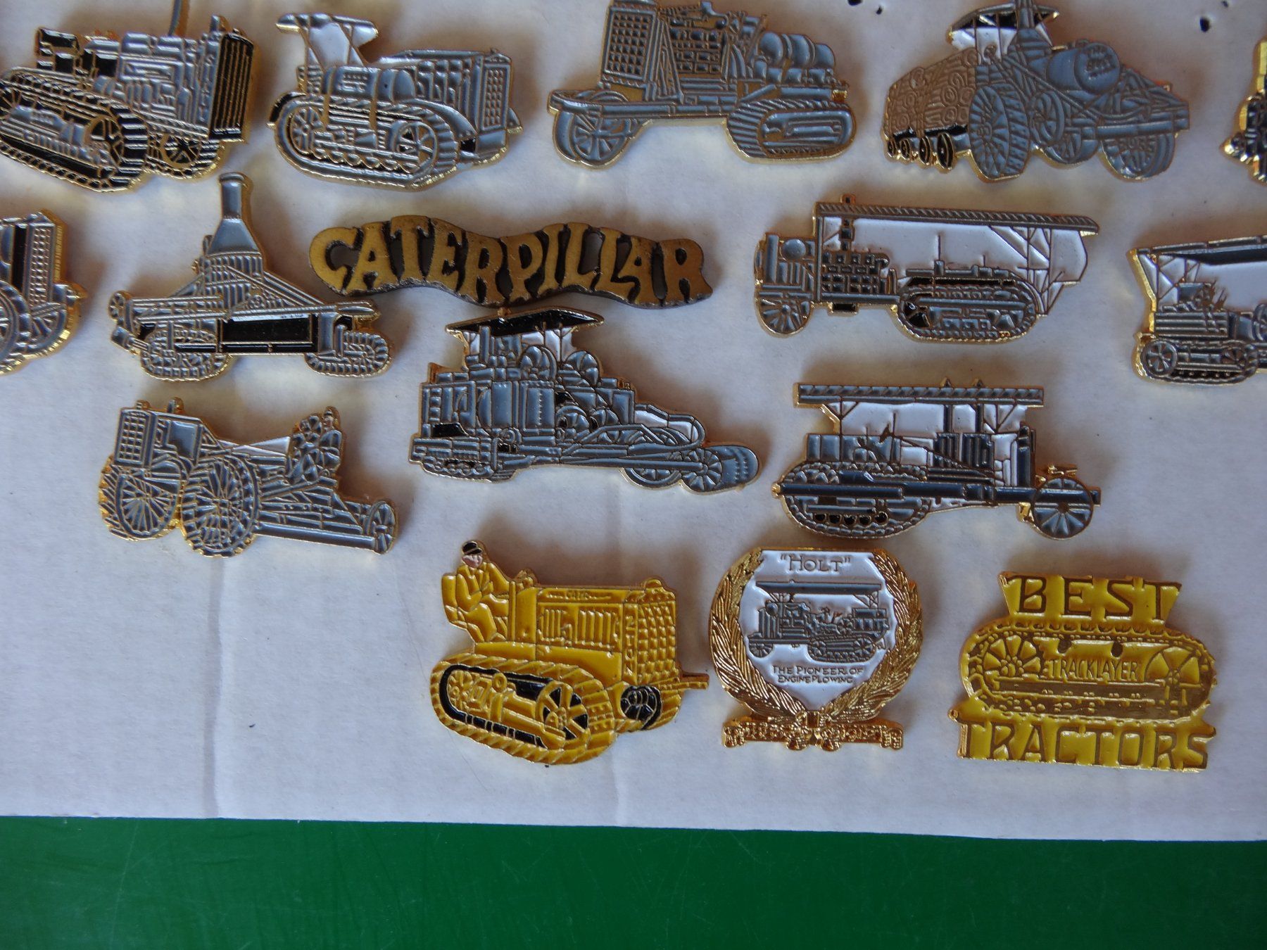 Caterpillar Plaketten & Abzeichen: Pins Traktoren Caterpillar Sammlung – Gebraucht aus Hinwil von Fusca 3