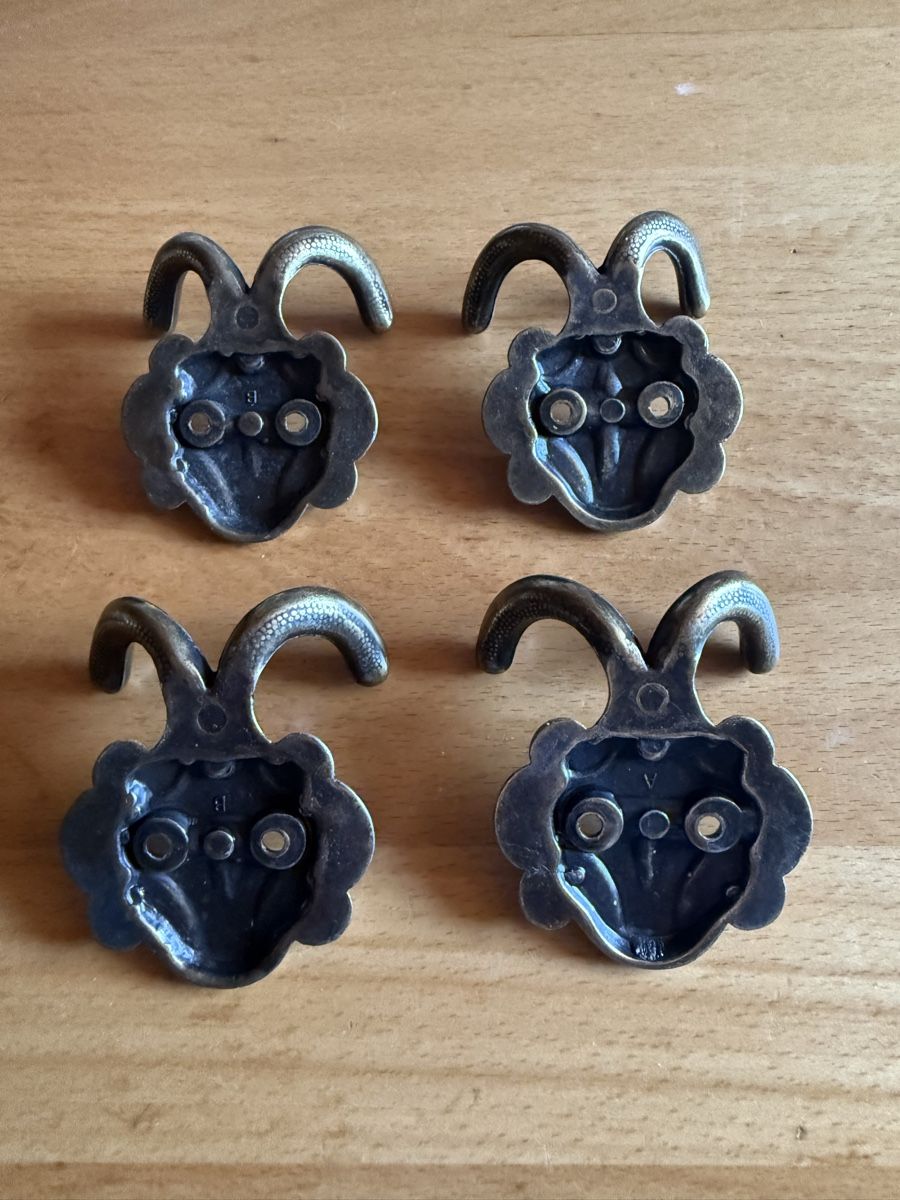 Ferramenta: 4 Doppelhaken aus Metall  – Usato da Amden venduto da vipernatter 2