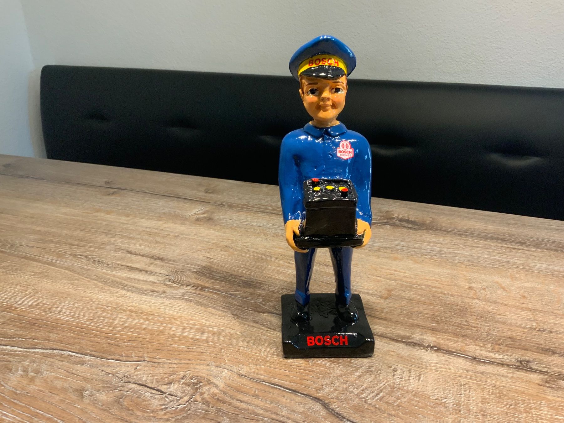 Statuette: Bosch Figur mit Batterie – Usato da Willisau venduto da Minali