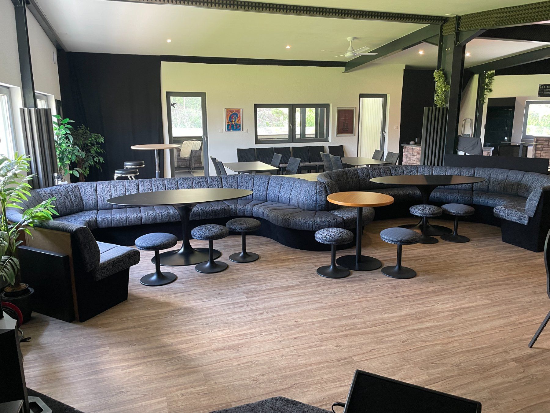 Divani: Bistro Launch 22 Sitzplätze Modular – Usato da Fislisbach venduto da inf_lcr9 2