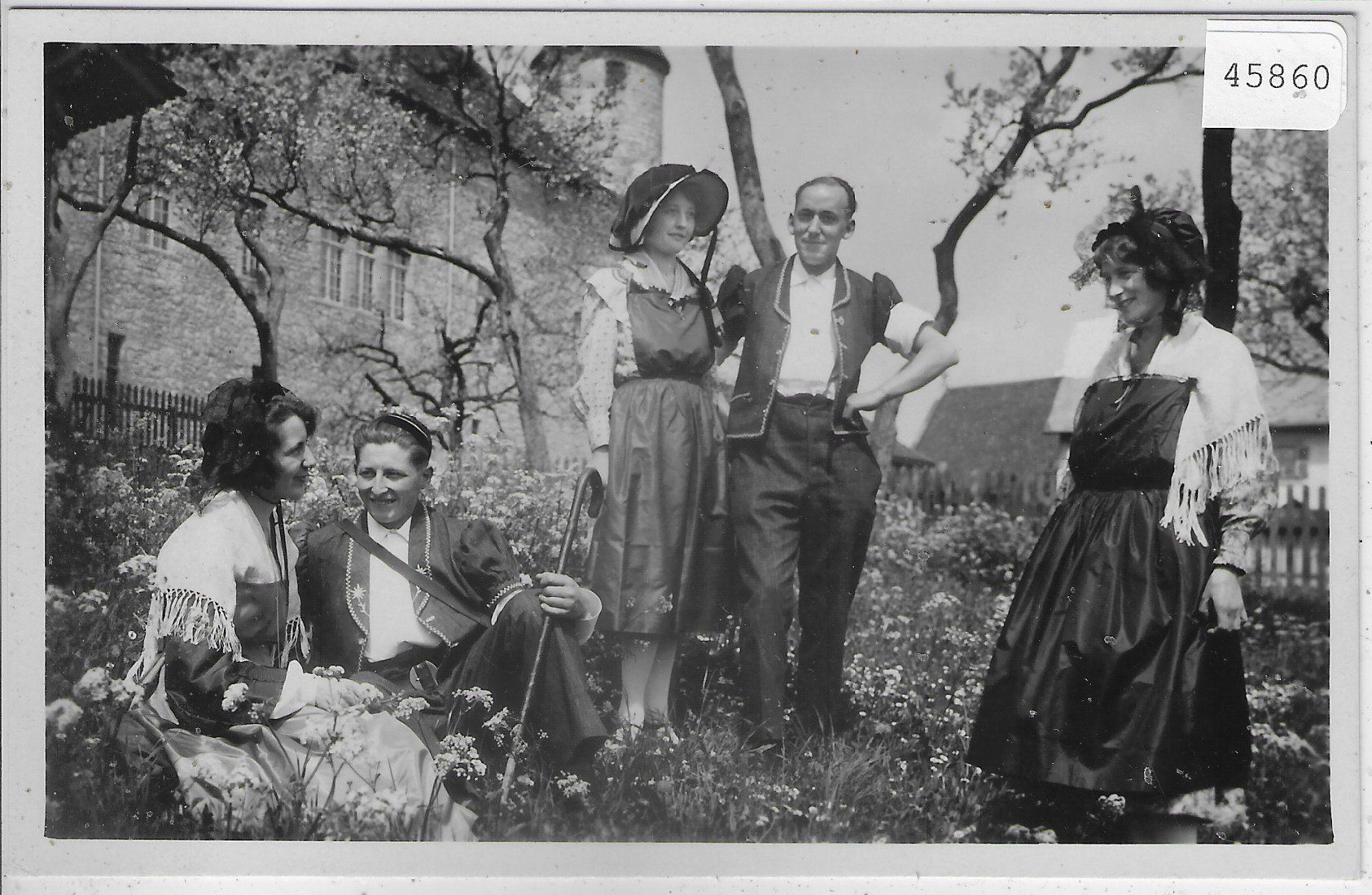 Cartoline postali: Costumes Gruyeriens - Printemps fleuri – Usato da Ettingen venduto da Kartenplanet