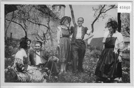 Costumes Gruyeriens - Printemps fleuri