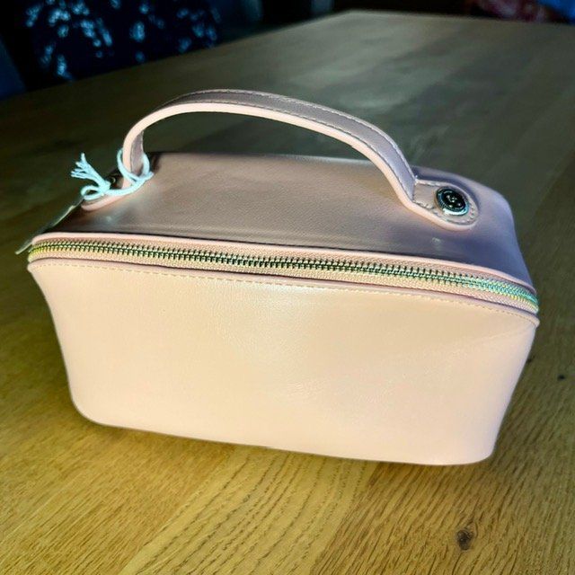 Kosmetikkoffer: Kleines Necessaire Farbe apricot – Neu und originalverpackt aus Ottikon von lo99