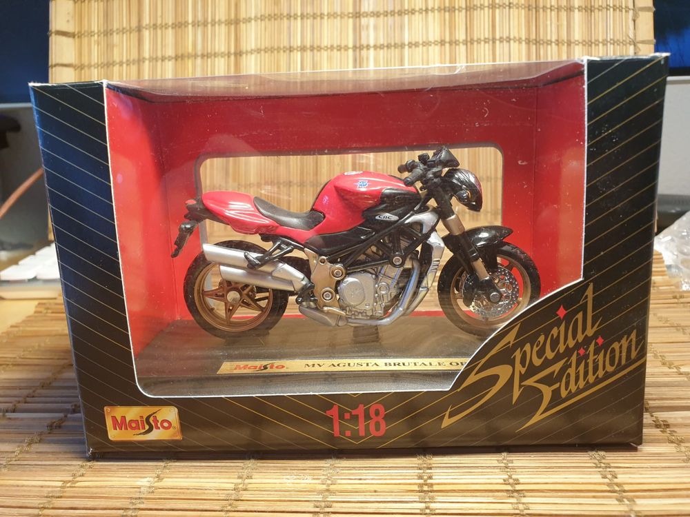 Moto Miniature 1/24 MV Agusta Brutale S - IXO Ref 118 - Modèle Réduit Collection