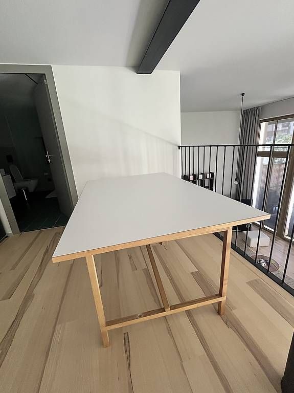 Bureaux: Schreibtisch  – D'occasion à St.Gallen par x-flag 1