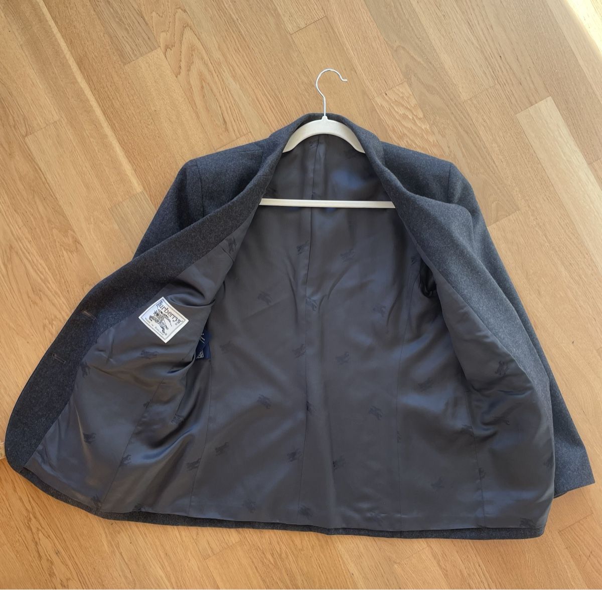 Burberry Giacche: Burberry wool blazer – Usato da zürich venduto da Ildiavolovesteprada 1