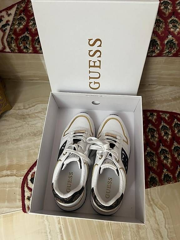 Chaussures femmes: Bellissime scarpe Guess  – Neuf avec emballage d'origine à Giubiasco par Sasa73