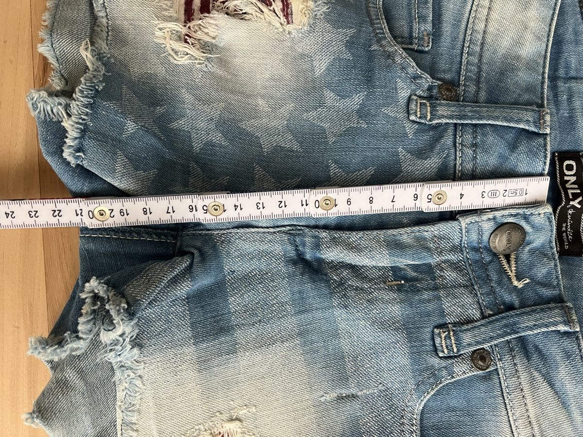 Jeans: Jeansshorts ONLY Sternenmuster mit USA Patch Grösse 26 – Usato da Oberglatt ZH venduto da dauerbrenner 1