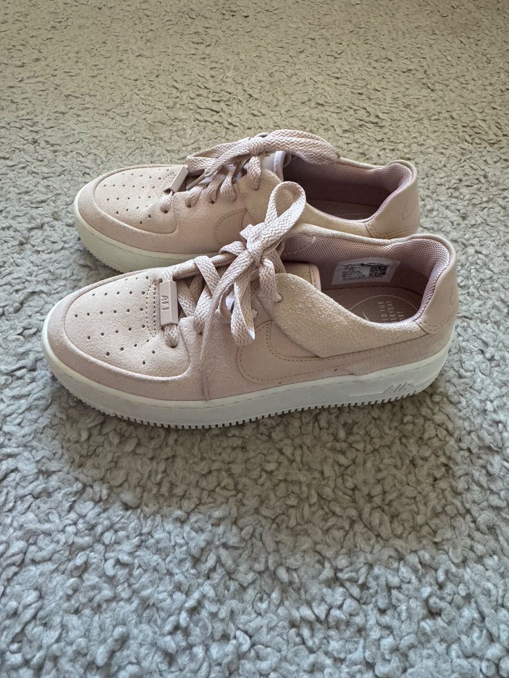 Nike Scarpe da donna: Air Force One Schuhe 36.5 NEU Wildleder – Nuovo (secondo la descrizione) da Dürrenäsch venduto da 1kirs 1