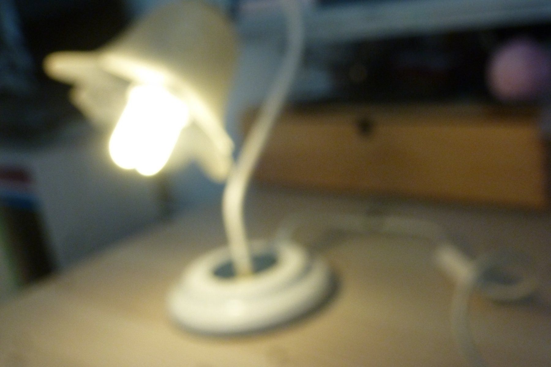 Lampade: Schöne Schreibtischleuchte Weiss Farbe – Usato da Emmen venduto da newdeal1970 5