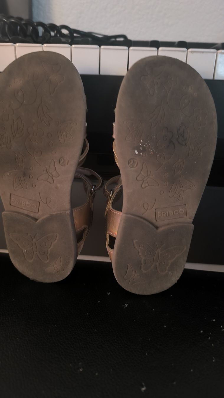 Chaussures filles: Sandalen gr 27 – D'occasion à St Gallen par atc_6bwp 1