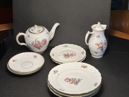 Royal Copenhagen Saxon Flower: Kännchen und Teller