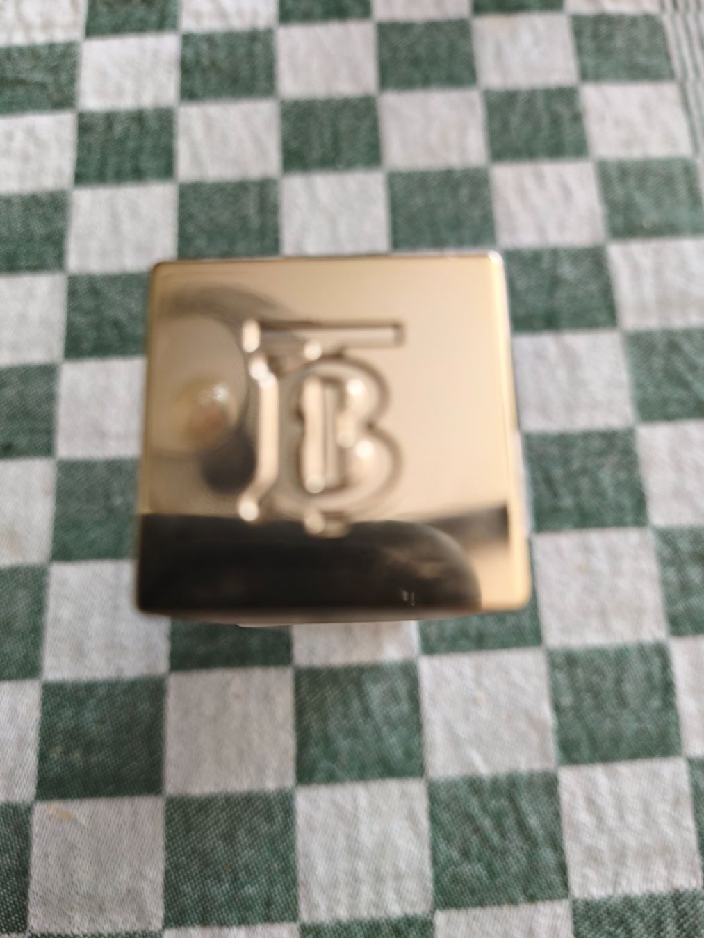 Burberry Make-up: Burberry Makeup Beyond Wear in Light Neutral – Usato da Koblenz venduto da Ivy_Belle 1