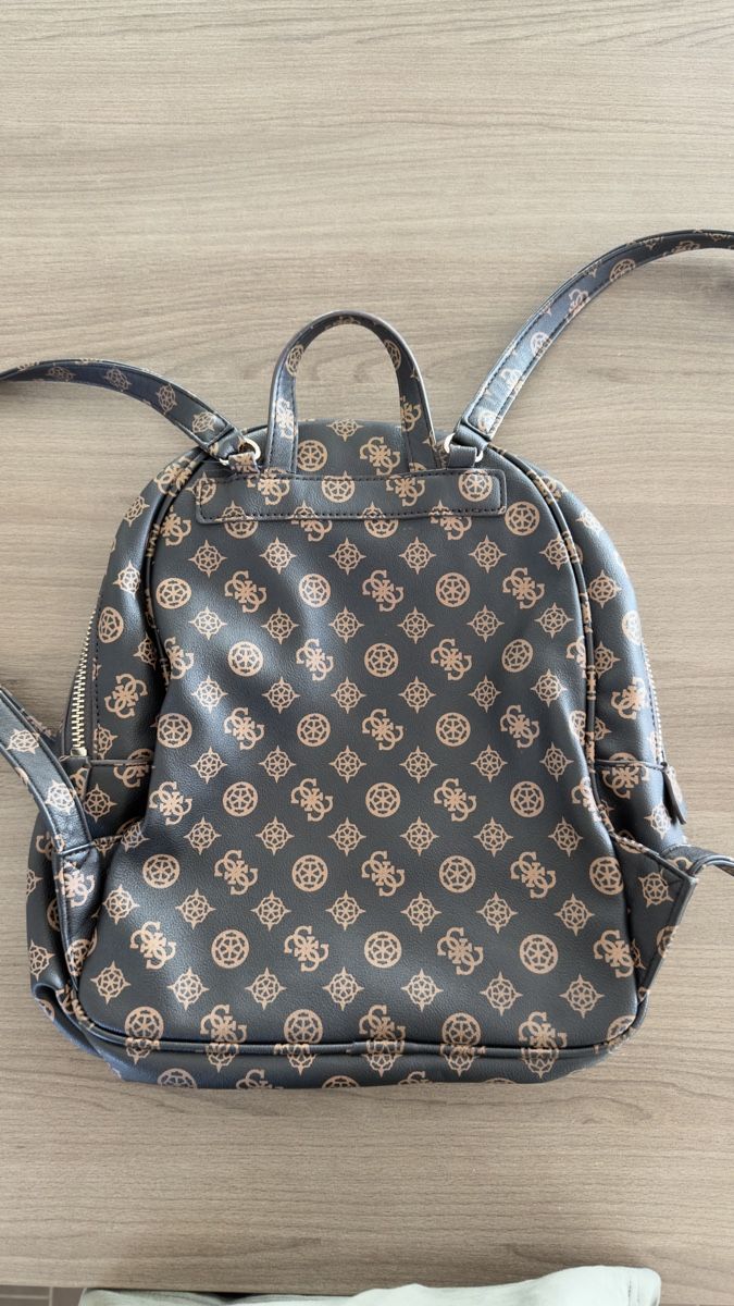 Guess Zaini: Sac à dos Guess – Usato da Fey venduto da trips.68 2