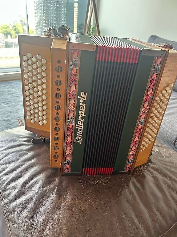 Strumenti musicali: Chromatisches Schwyzerörgeli Ländlerperle zu verkaufen – Usato da Basel venduto da thesalesman11 1