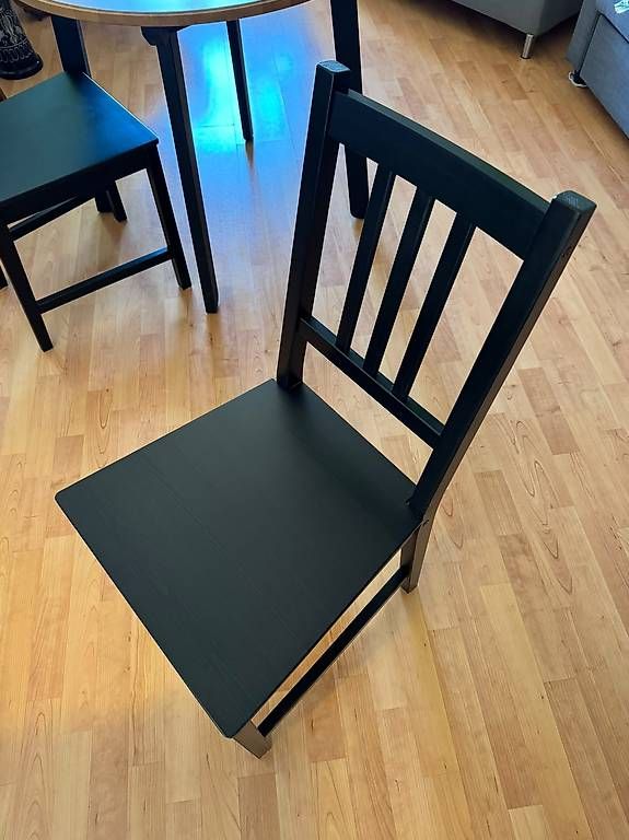 Set de table et chaises: Table et 2 chaises à donner en bon état – D'occasion à Nyon par and_hfg5 2