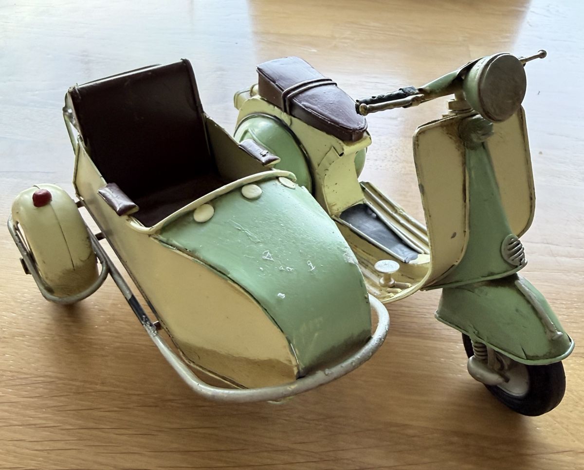 Giocattoli: Antikes Blech-Motorrad mit Seitenwagen – Usato da Morgarten venduto da MarScha1973