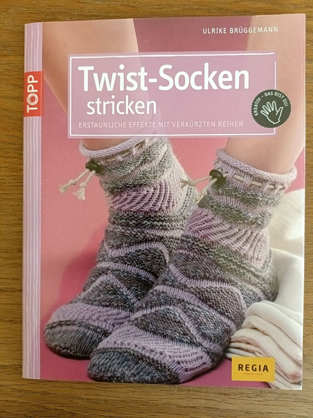 Libri: Aktion: Twist-Socken – Nuovo (secondo la descrizione) da Rotkreuz venduto da Basana2