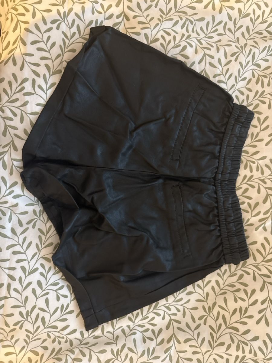 Pantaloni: Amisu Shorts in Lederoptik, Grösse 32 – Usato da Bern venduto da fab_tx65 1