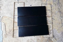 Etagère string en metal noir et laiton design années 60