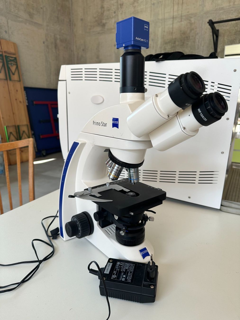 Zeiss Microscopi: Microscope professionnel ZEISS Primo Star trinoculaire + cam – Usato da Payerne venduto da id-elektro 1