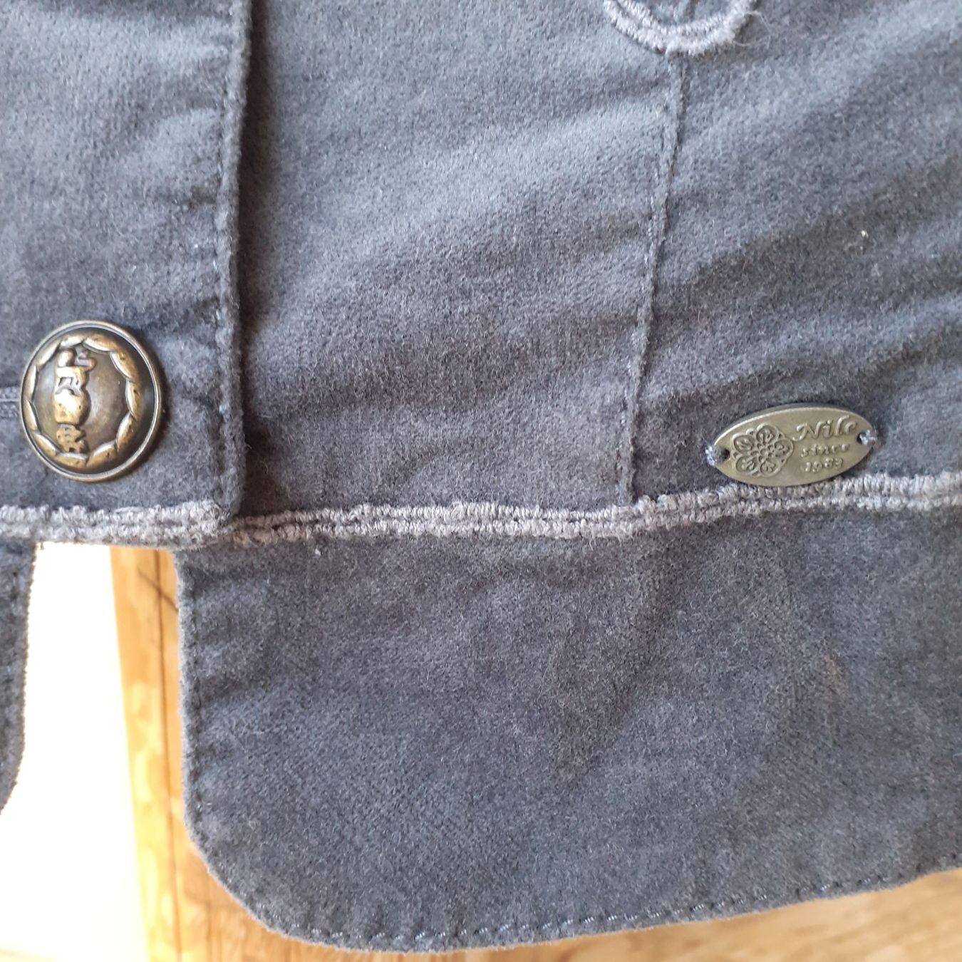 Nile Gilets & Westen: Nile Samtgilet, M – Gebraucht aus Bern von Solarsystem 9
