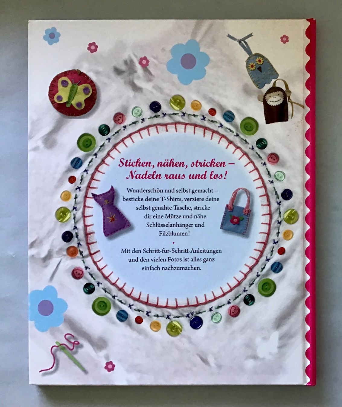 Libri: Nähbuch: Mit Nadel und Faden – Nuovo (secondo la descrizione) da Bubendorf venduto da Alpenheidi 1