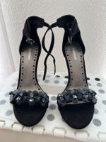 Schwarze Pumps mit Blumen - ungetragen