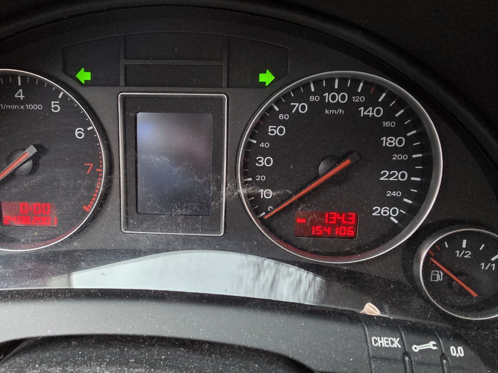 Audi Tutti pezzi di ricambio auto: Audi A4 B6 3.0 V6 Tacho – Usato da Wetzikon venduto da Noni90 1