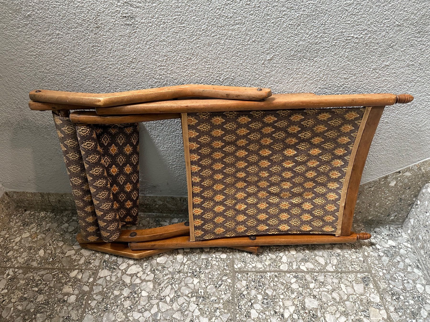 Sedie: 2 antike Holz-Klappstühle mit Stoffbezug – Usato da Zürich venduto da voll-l 2