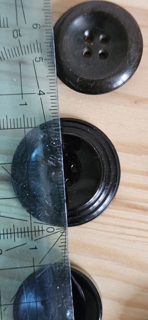 Bottoni: 14 boutons anciens noir de 2 à 3,5cm – Usato da Carouge GE venduto da Lea000 7