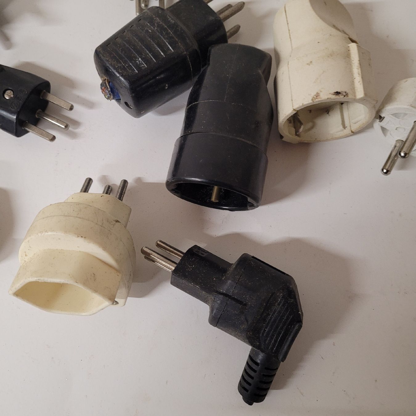 Spine: diverse alte stecker altes elektromaterial – Usato da Reichenburg venduto da AK_78 3