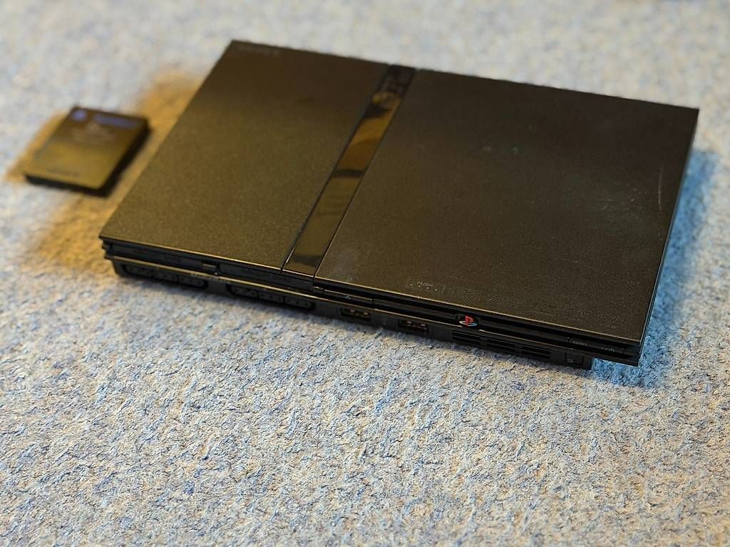 Konsolen: Playstation 2 slim inkl. Controller, Spiele, etc – Gebraucht aus Wil SG von JoRaHa